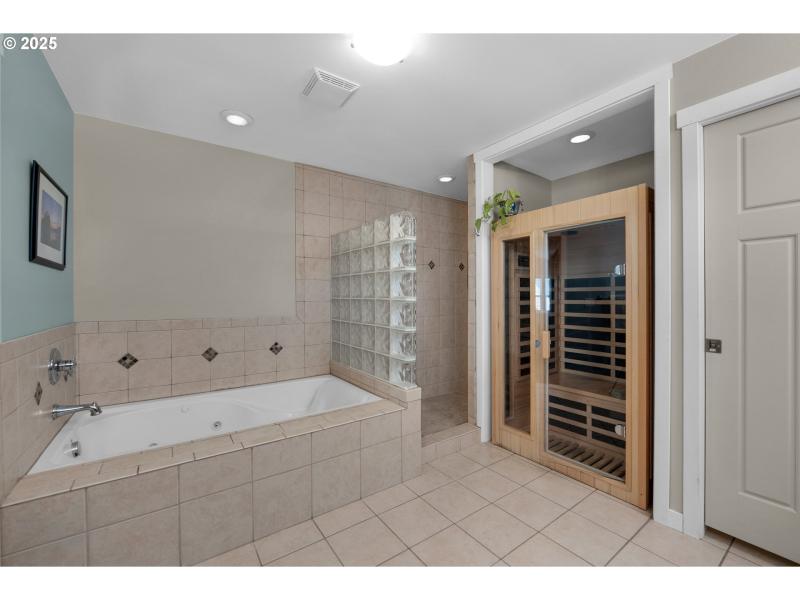 Owner's Suite Bathroom