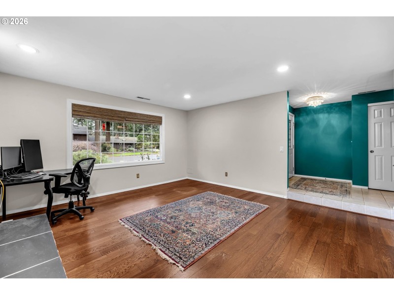 Living Room/Entrance