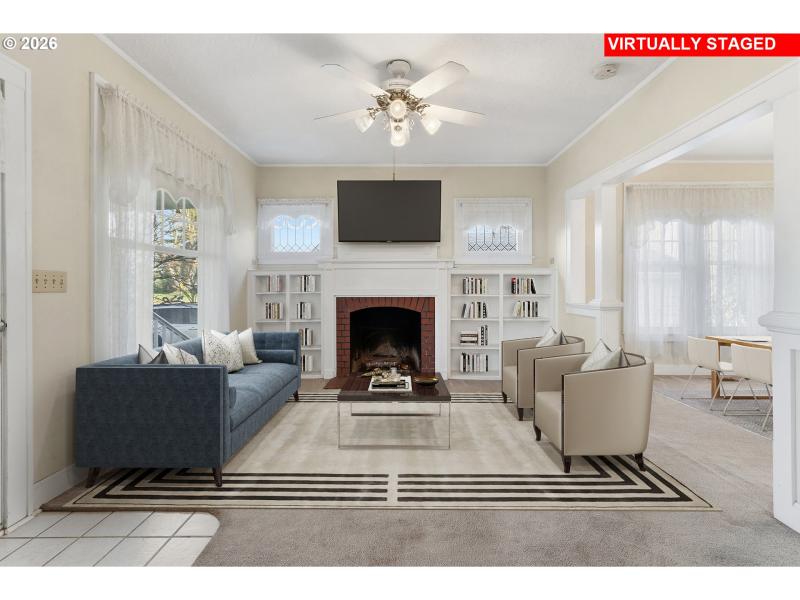 Living Room/Entrance