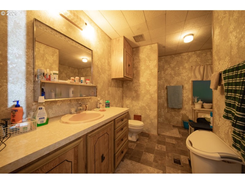Bathroom, Attached