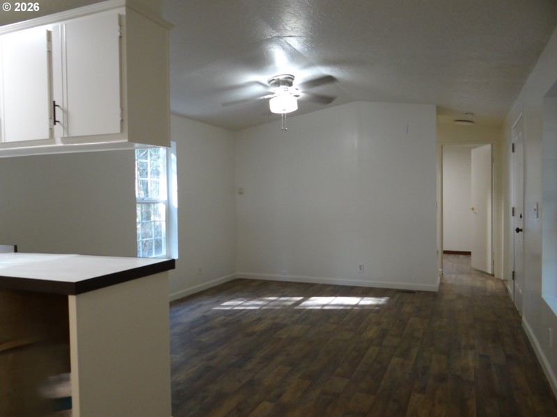 Living Room/Entrance