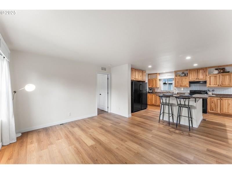 Living Room/Entrance