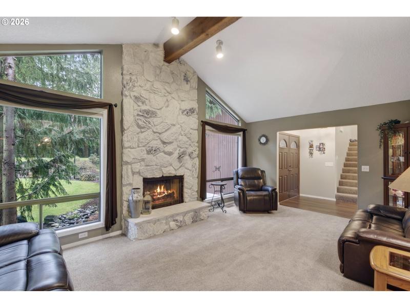 Living Room/Entrance