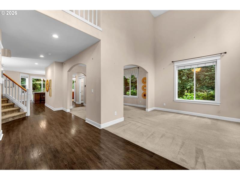 Living Room/Entrance