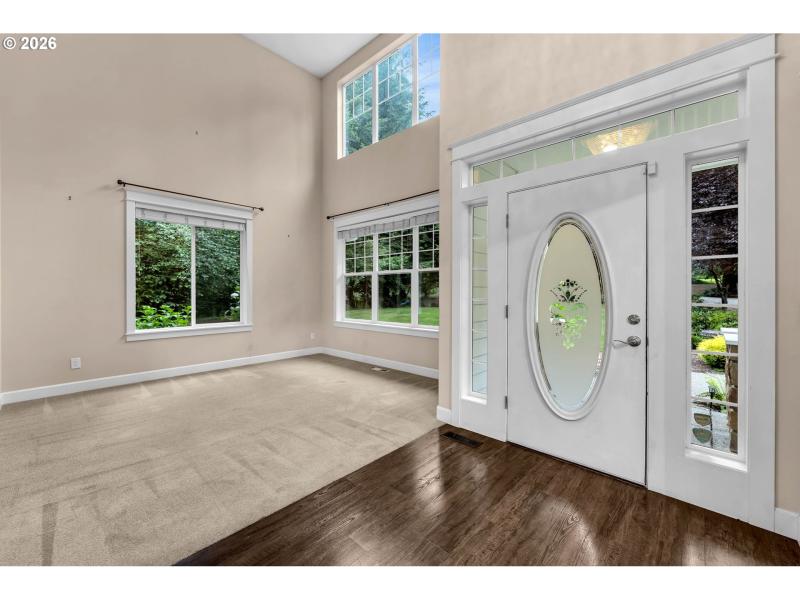 Living Room/Entrance