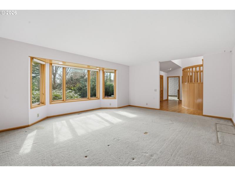 Living Room/Entrance