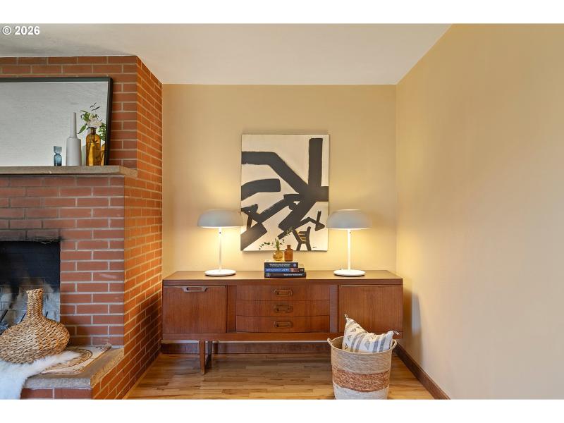 Living Room/Entrance