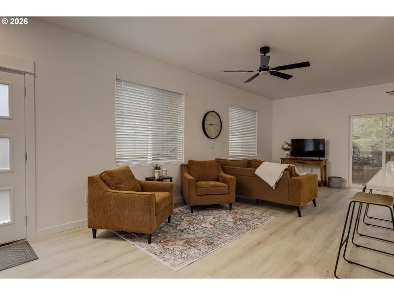 Living Room/Entrance