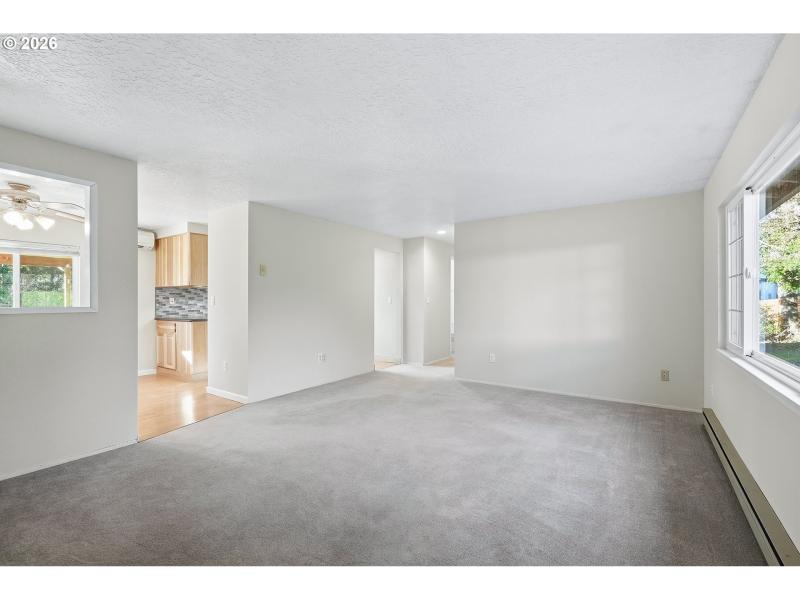 Living Room/Entrance