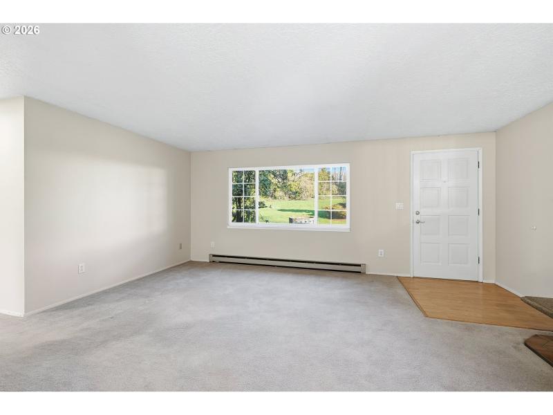 Living Room/Entrance