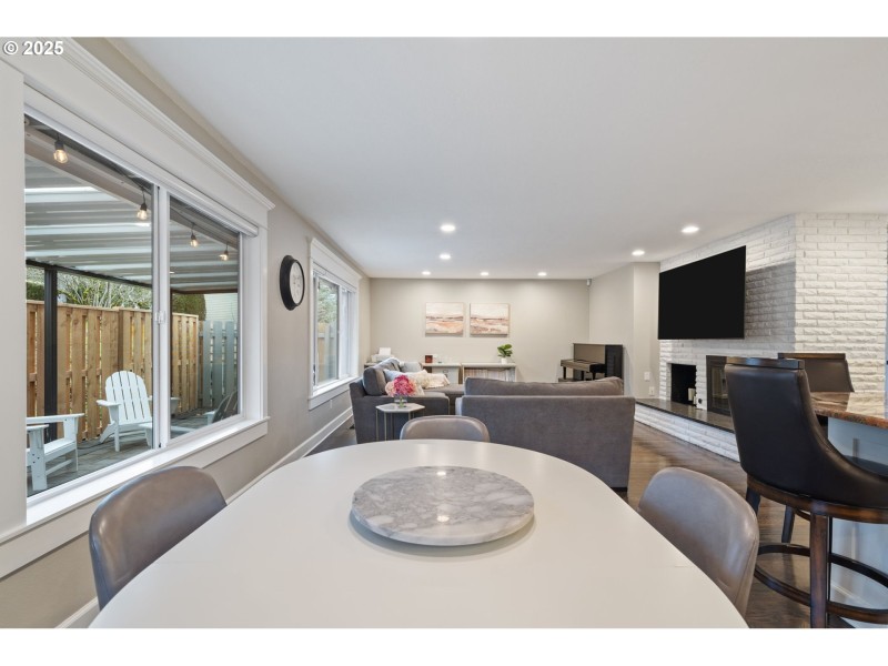 Living Room/Dining Room