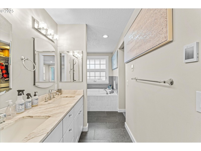 Owner's Suite Bathroom