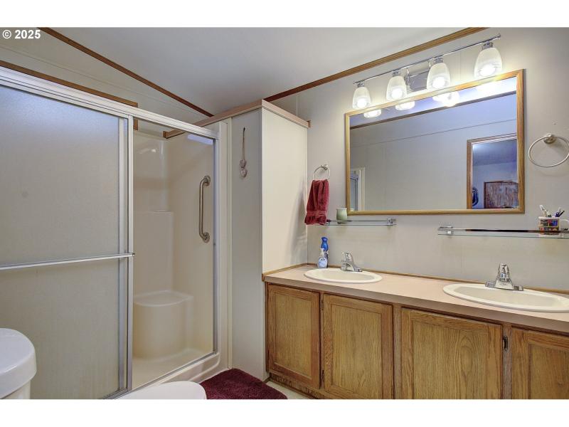 Bathroom, Attached