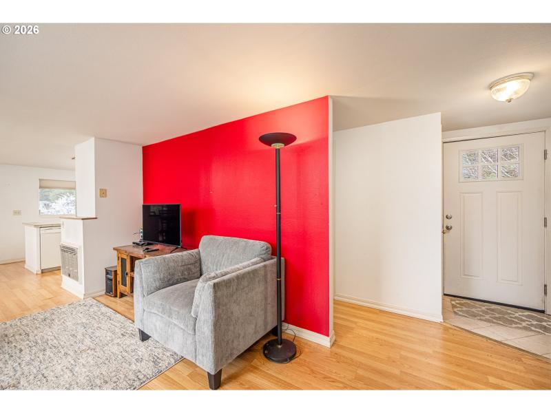 Living Room/Entrance