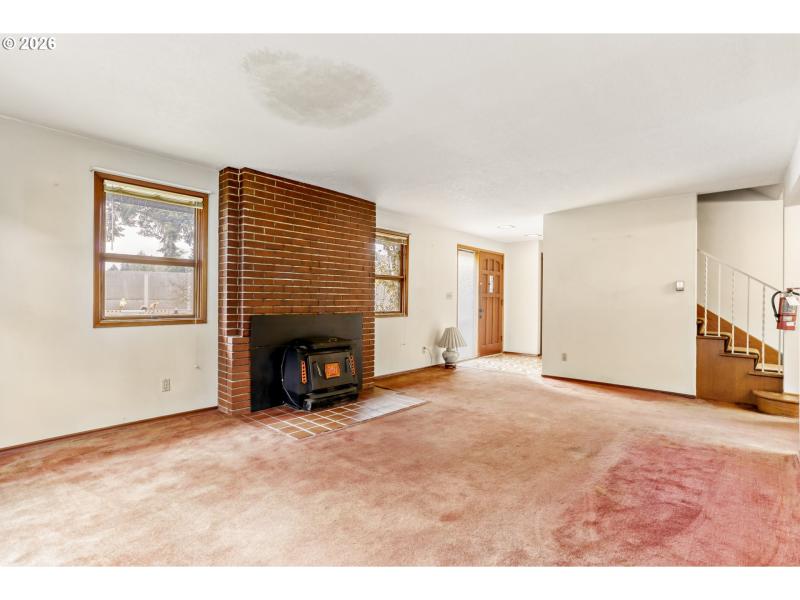 Living Room/Entrance