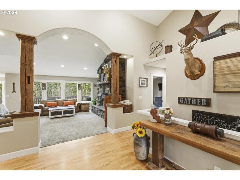 Living Room/Entrance