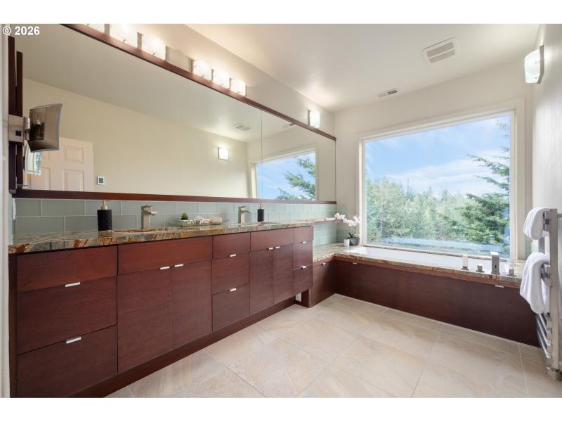 Owner's Suite Bathroom