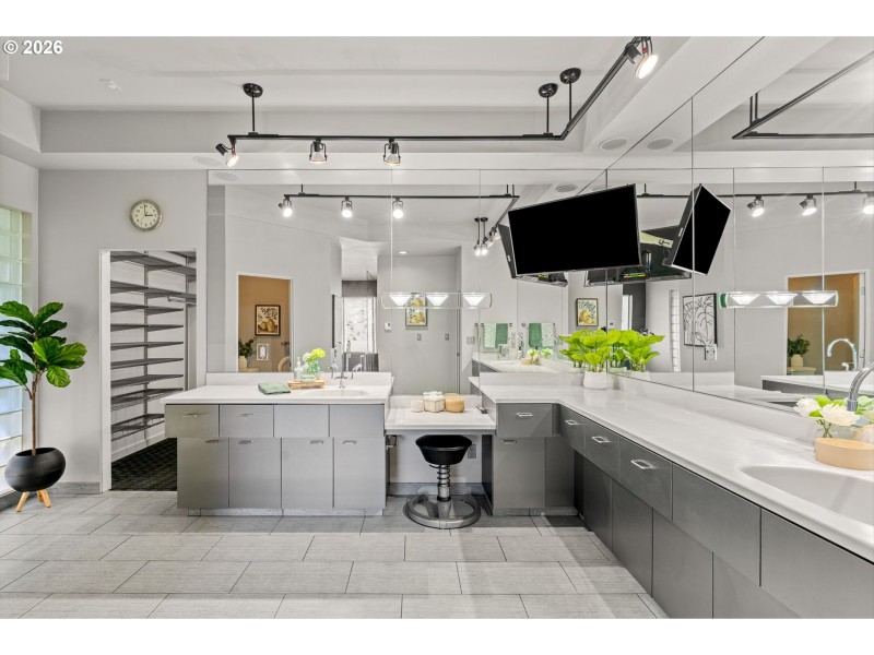 Owner's Suite Bathroom