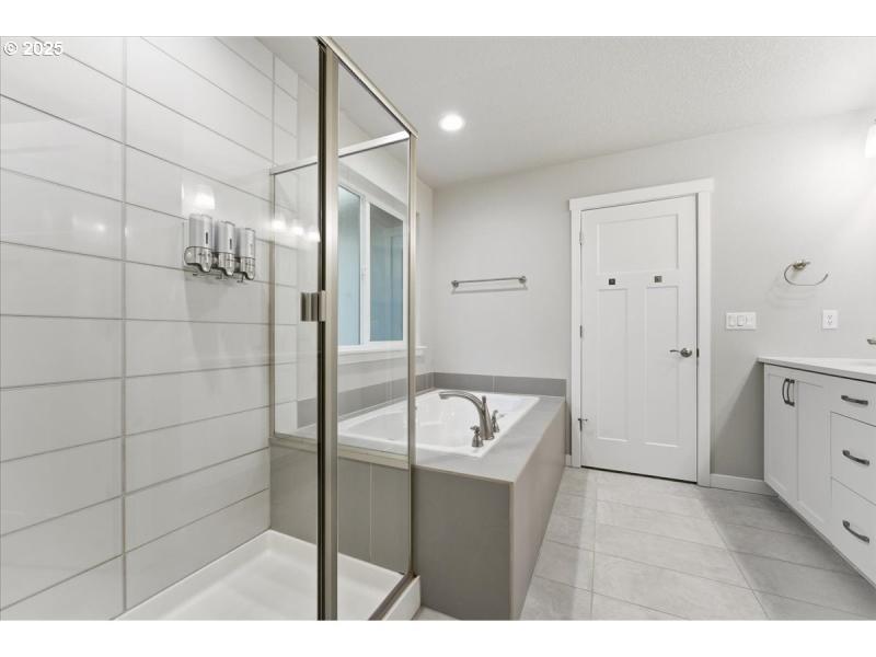 Owner's Suite Bathroom