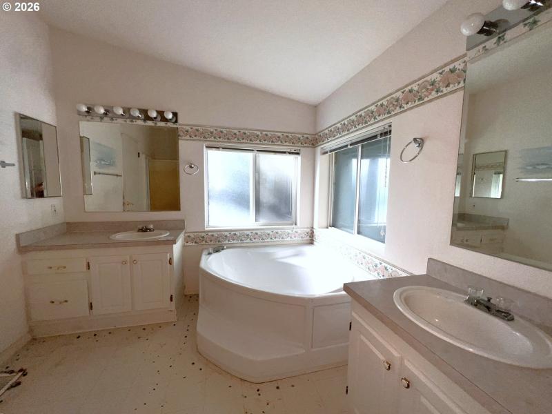 Owner's Suite Bathroom