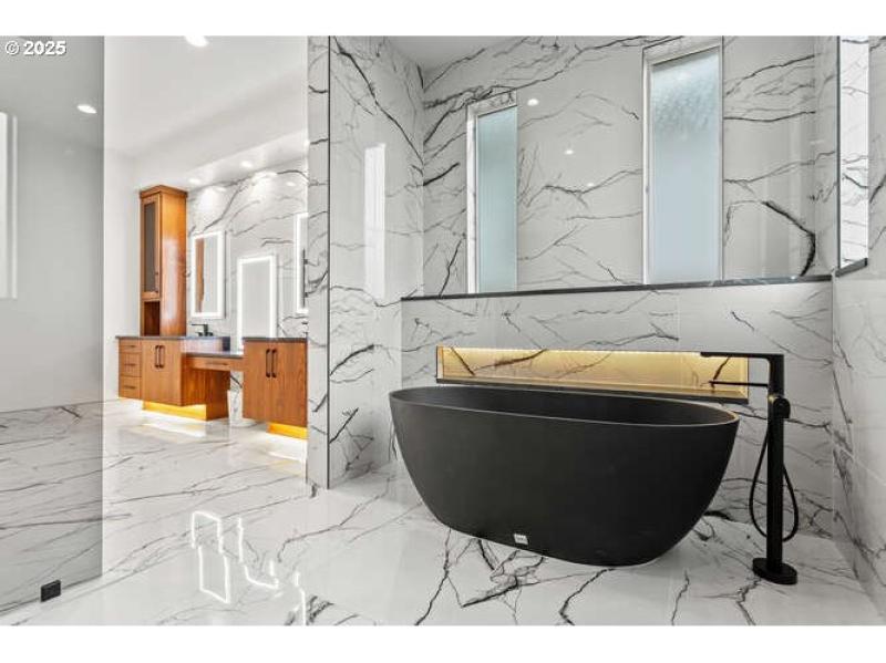 Owner's Suite Bathroom