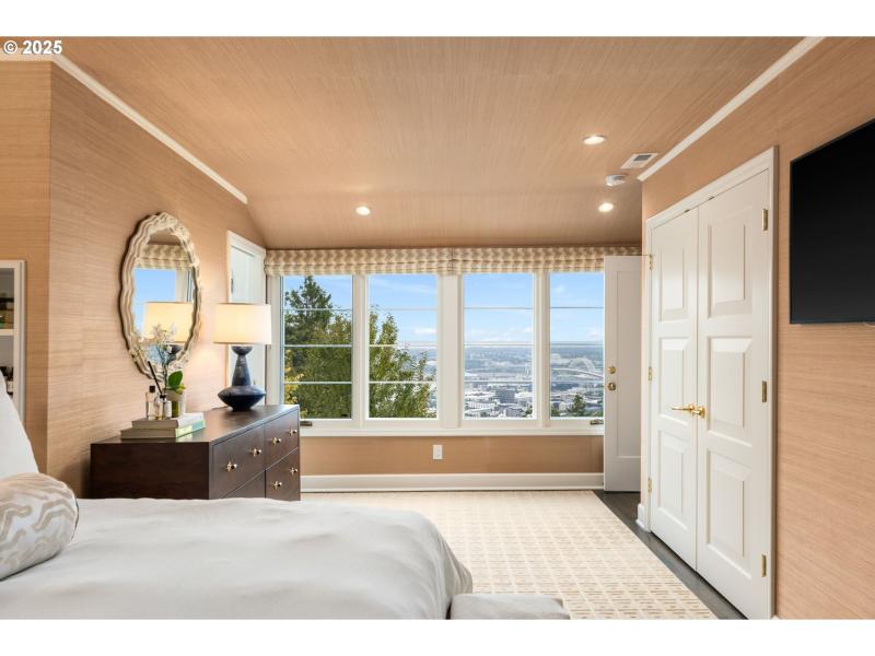 Bedroom, Owner's Suite