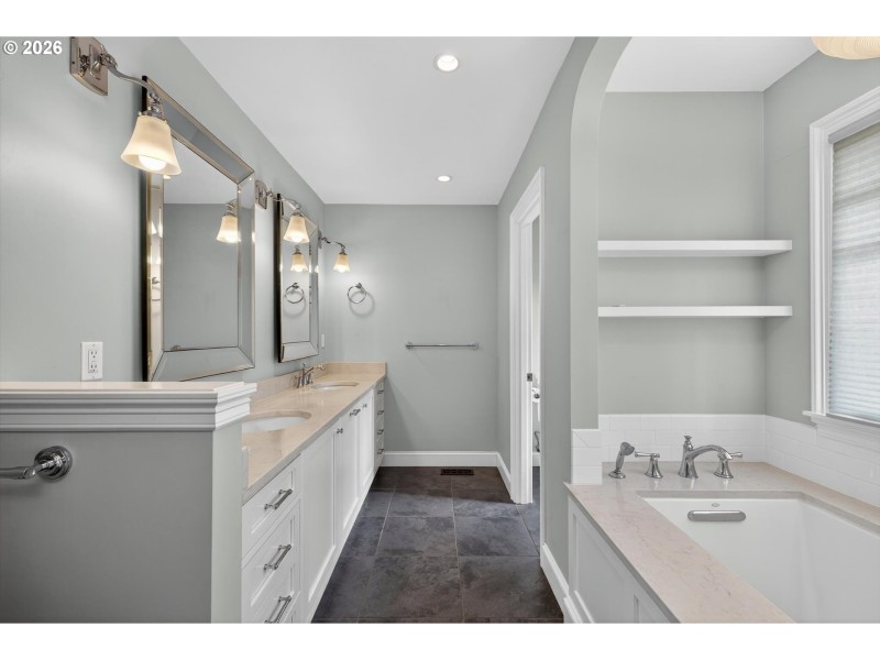 Owner's Suite Bathroom