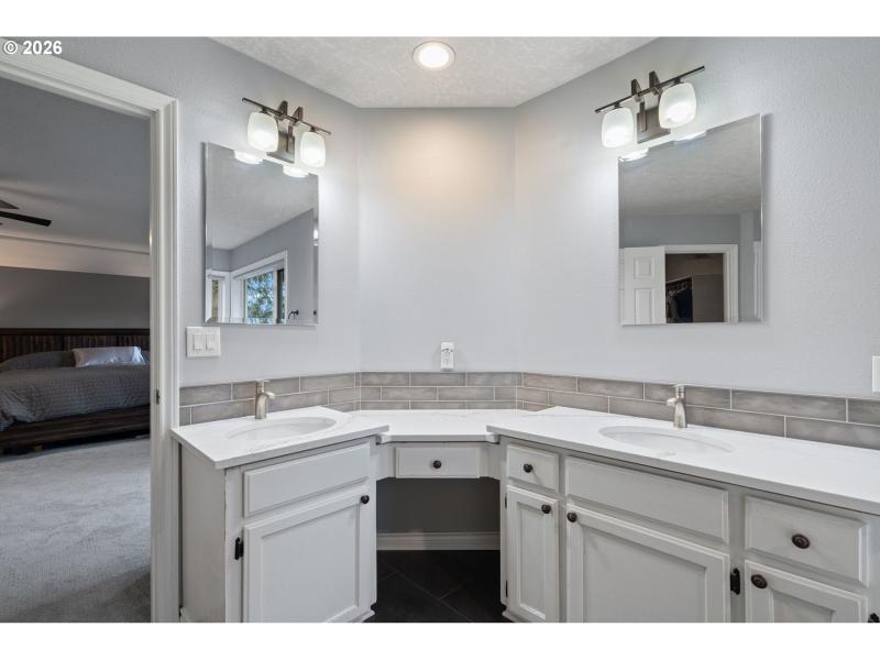 Owner's Suite Bathroom