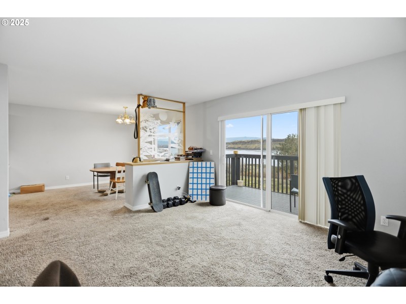 Living Room/Dining Room