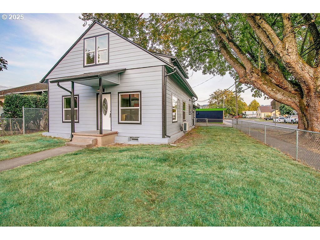 1214 5TH AVE, Kelso, WA 98626