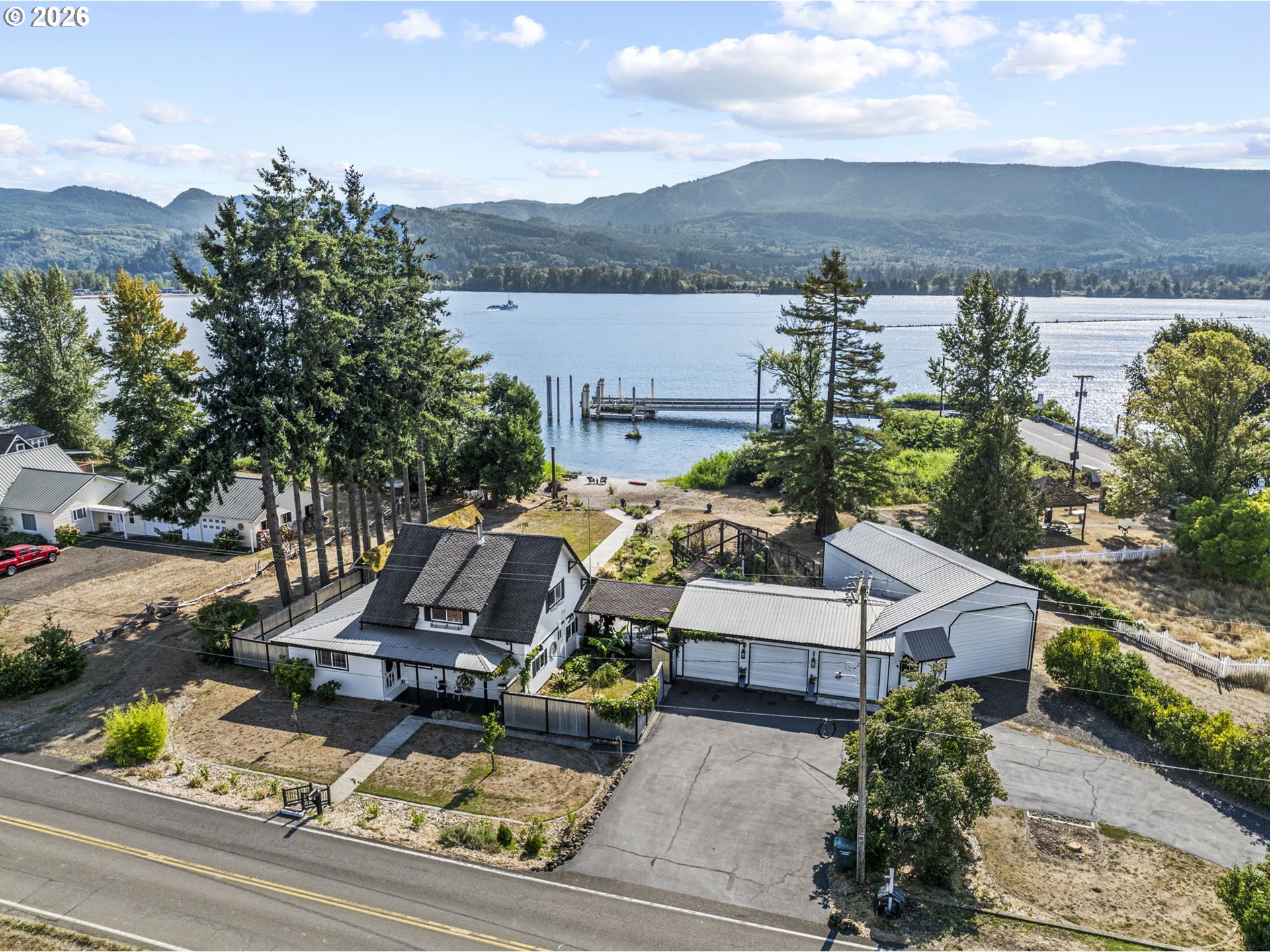 10 SUNNY SANDS RD, Cathlamet, WA 98612