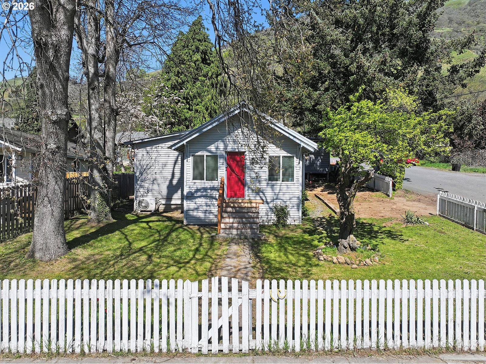 320 Steuben ST, Bingen, WA 98605