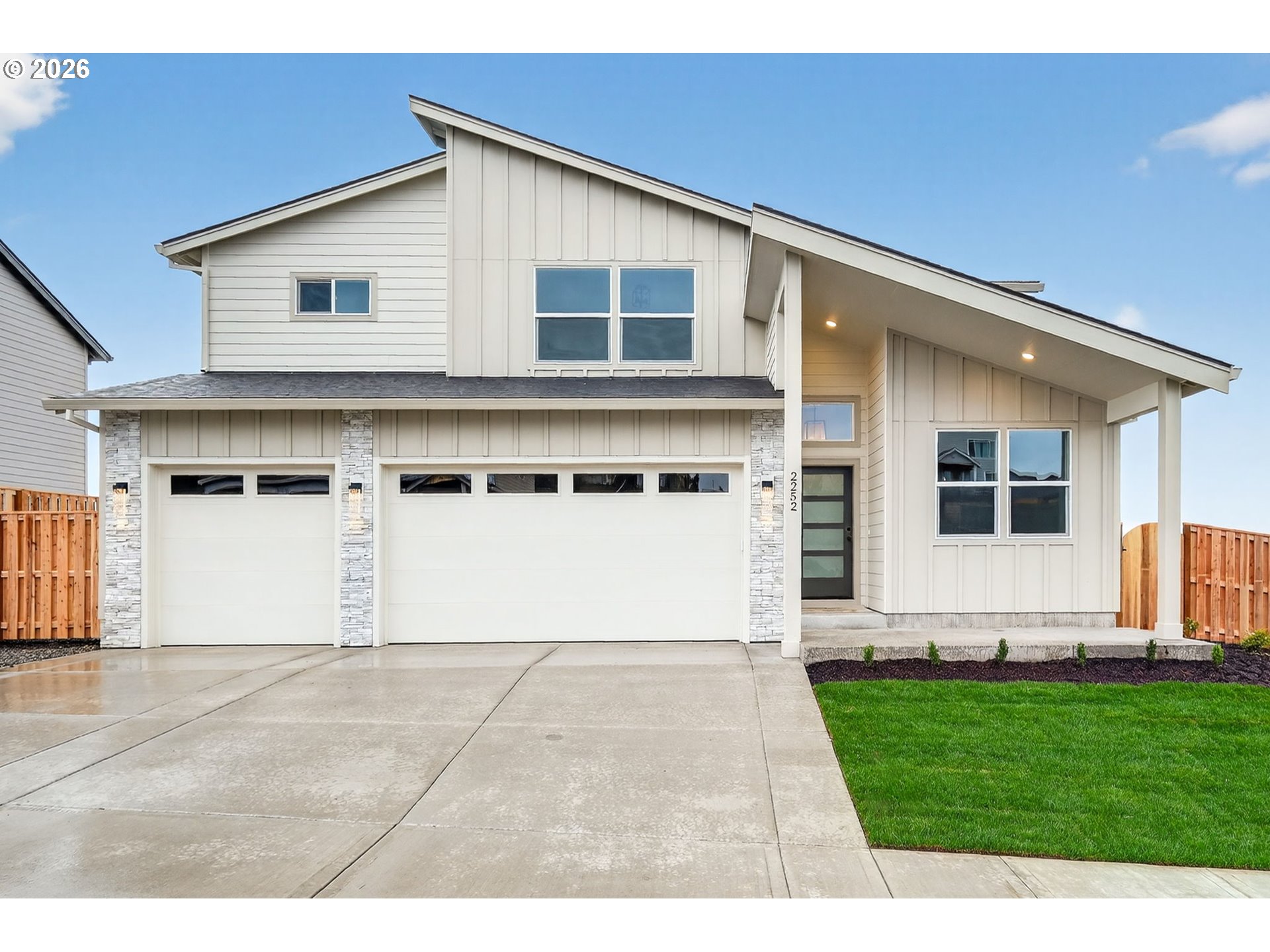 2006 BADGER WAY, LaCenter, WA 98629
