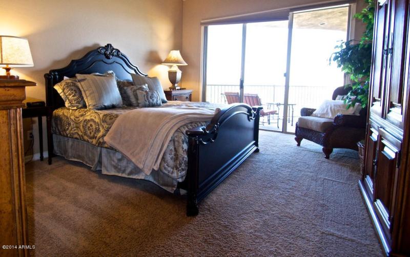 MSTR BDRM KING BED