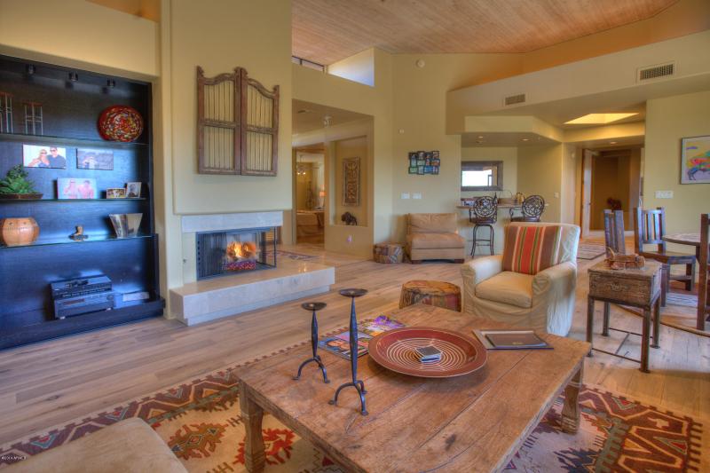 005_Family Room