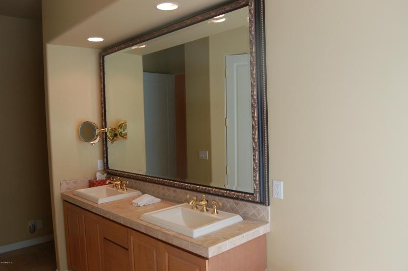Master Vanity