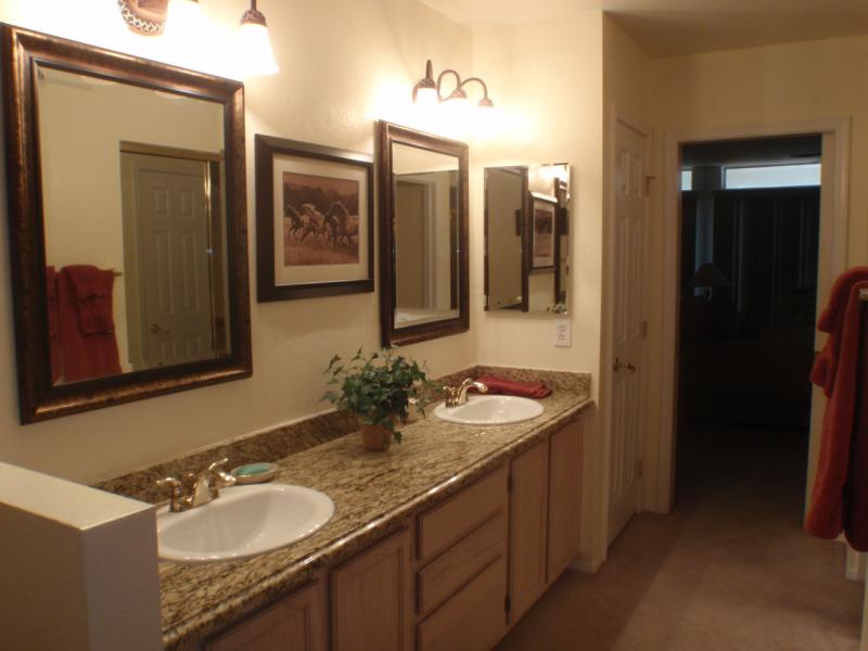 Master Vanity