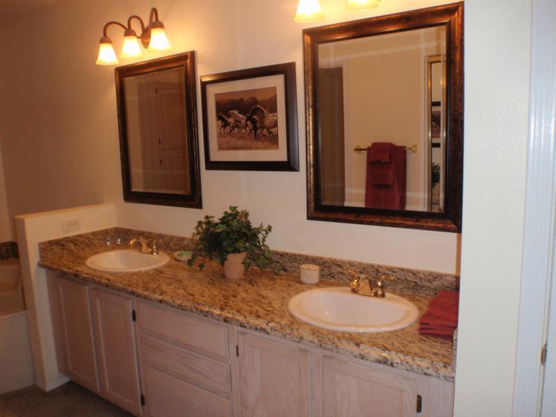 Master Vanity