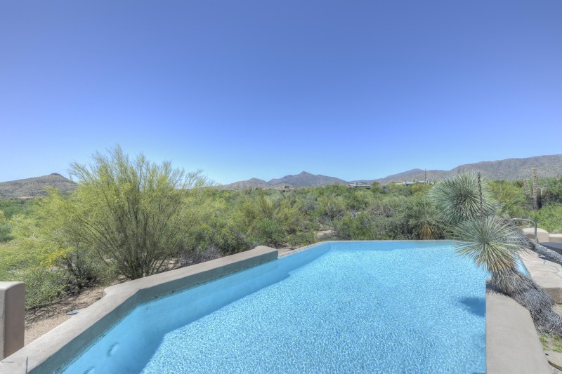 029_Pool View