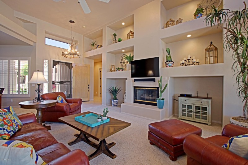 Living room 4