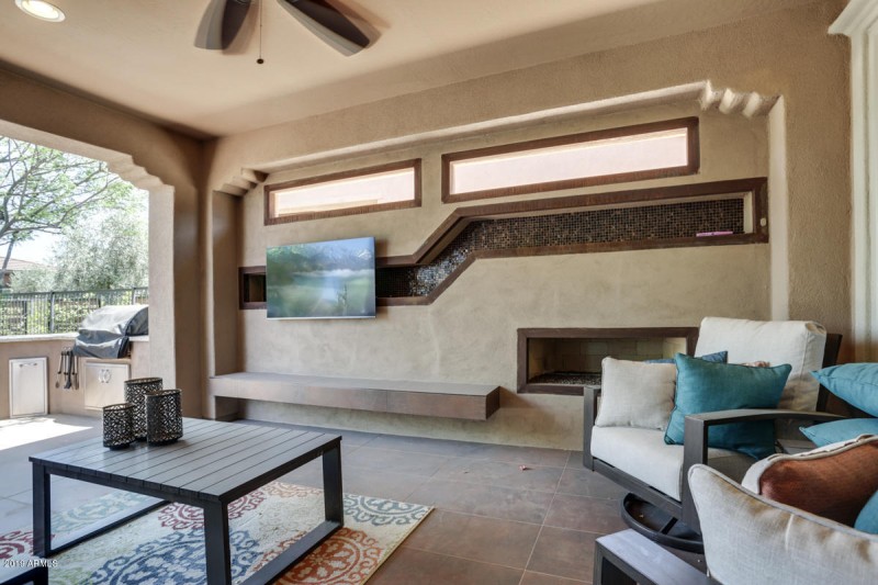 COVERED PATIO--