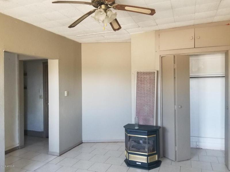 1165 10th Apt 4 only bedroom