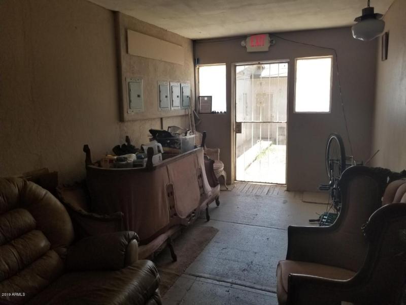 1165 10th back empty room