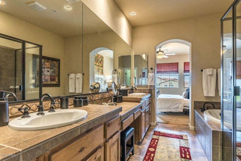 Encore - master bathroom 2