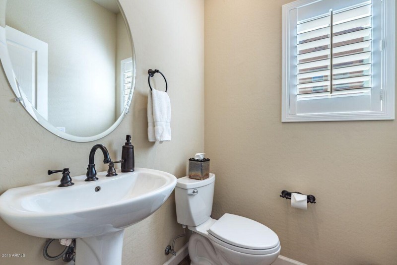 Encore - powder room