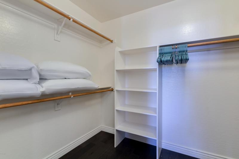 Master Walk-in