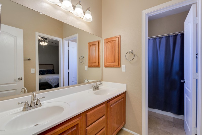 Jack-n-Jill Bath