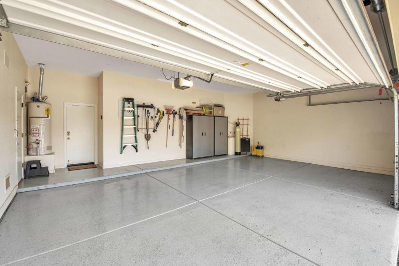 3 CAR GARAGE