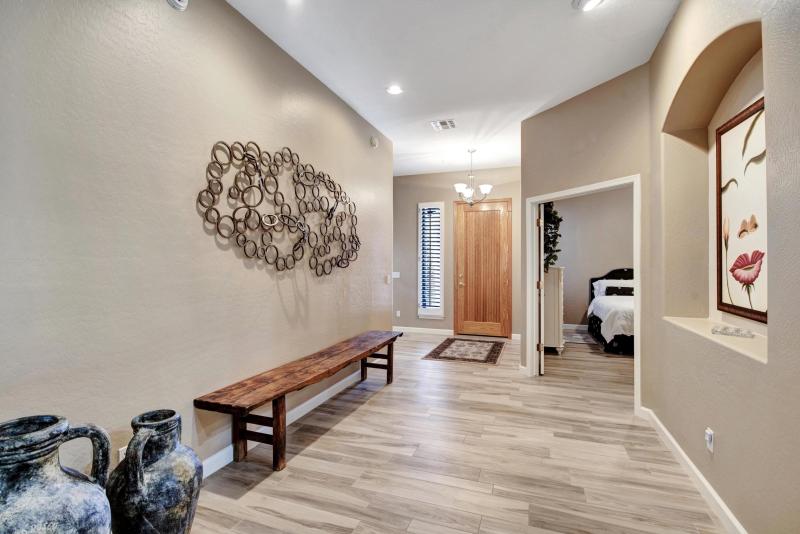 SPACIOUS FOYER