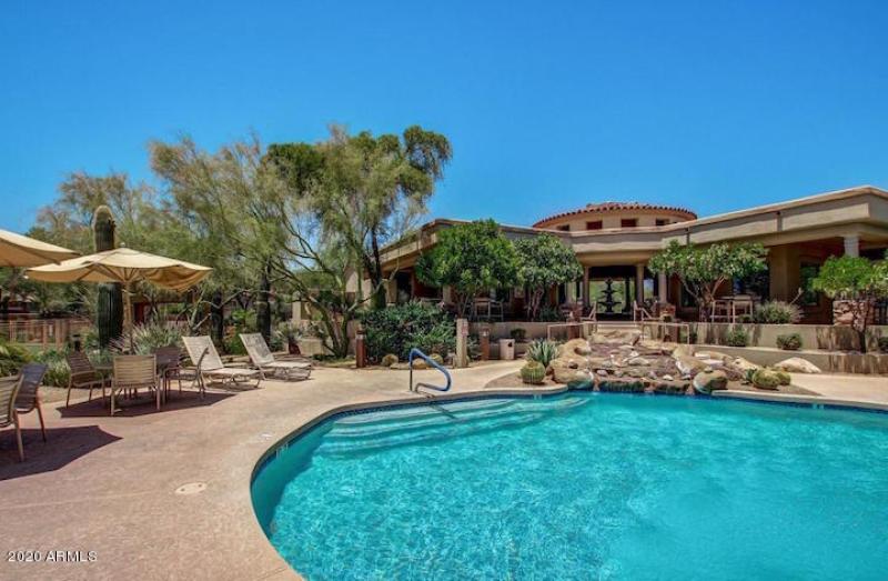 Cachet Pool